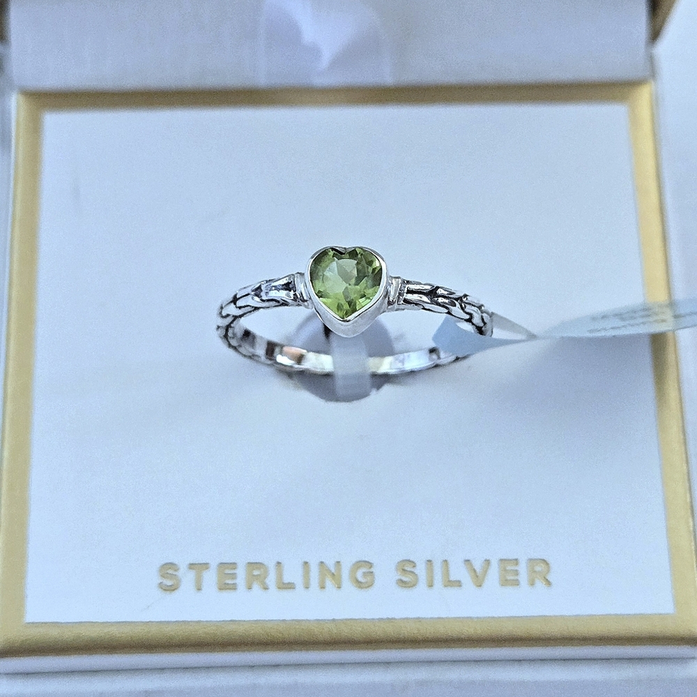 Annika Witt Dainty Peridot Heart💚 Ring💍 - NIB - Picture 11 of 16
